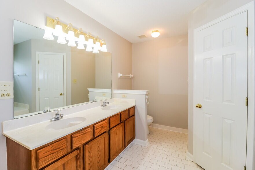 Building Photo - 7625 Dexter Park Dr