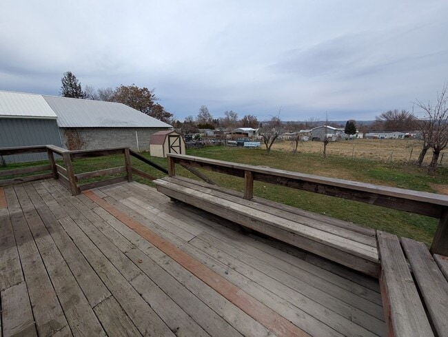 Building Photo - 3 bed 1 bath Orchards House