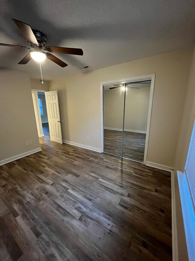 Building Photo - Lots of updates!