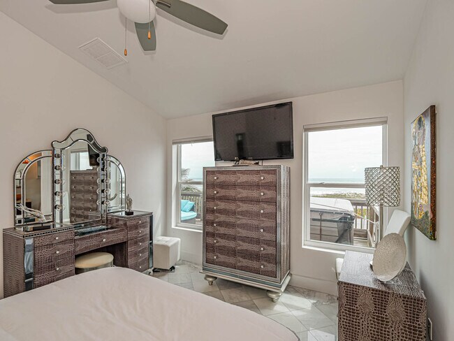 Building Photo - 12936 A1A Jimmy Buffett Mem Hwy