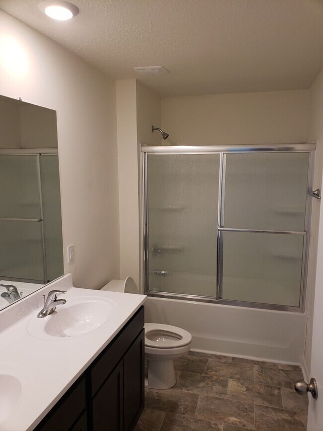 Building Photo - 3 Bedroom / 2.5 Bath Home Kingsport TN - Over 2100 Sq Foot!