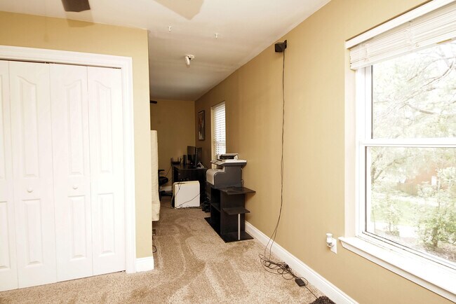 Building Photo - 574 L'Ombre Cir NE