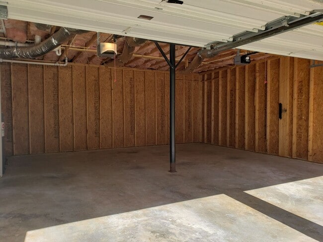 Building Photo - Come home to Serenity - 3 bedroom 2 bathroom Single Family Home