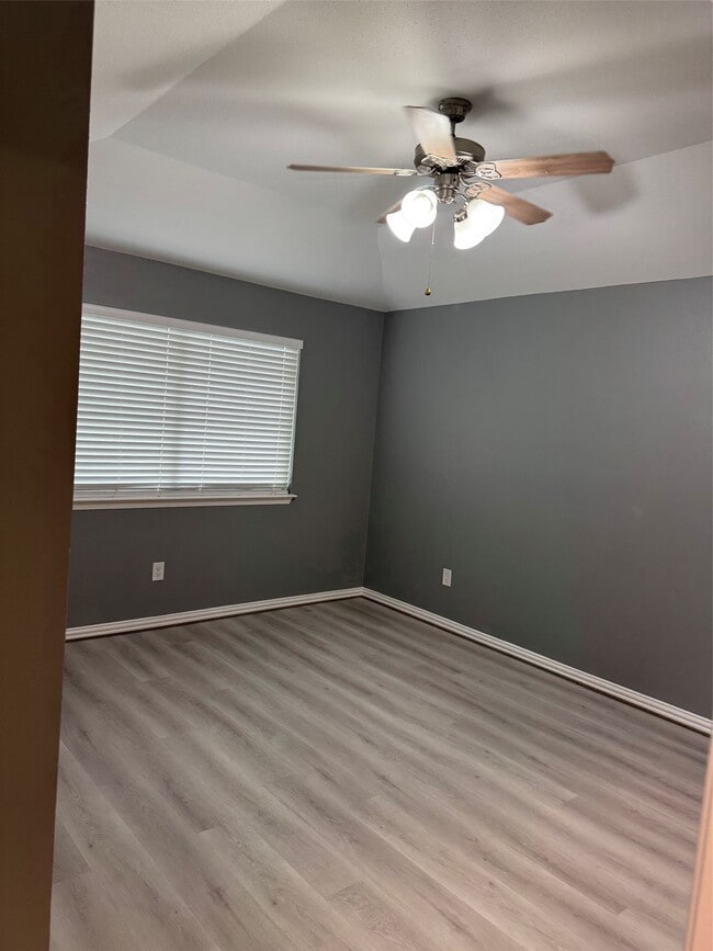 Building Photo - 7511 Log Cradle Dr