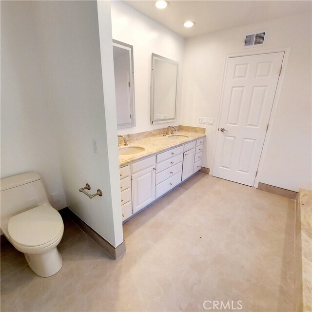 Building Photo - 16545 Park Ln Cir