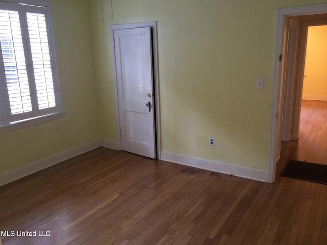 Building Photo - 4056 Redwing Ave