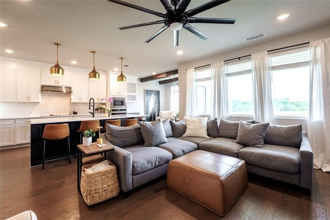 Building Photo - 17600 Penfolds Dr