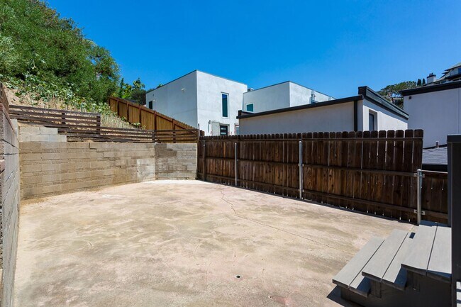 Building Photo - 1128-30 Sassafras St