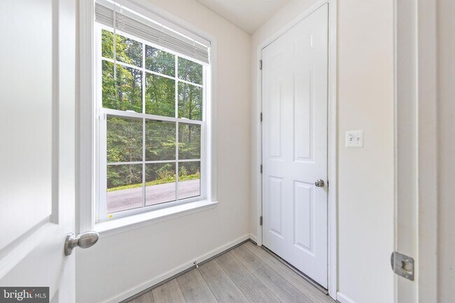 Building Photo - 7640 Knotting Hl Ln