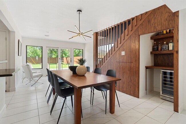 Building Photo - 8537 Panatella Dr