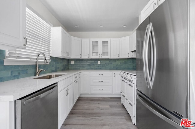 Building Photo - 908 Venezia Ave