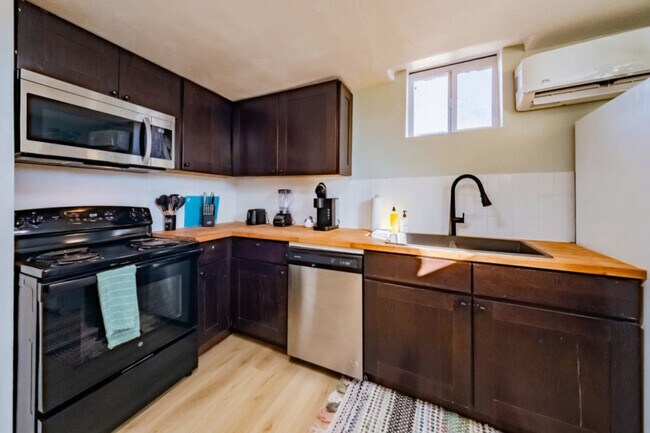 Building Photo - 170 E 100 N