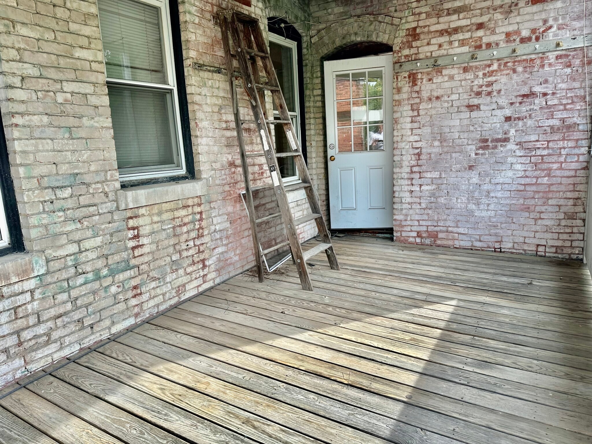 Building Photo - 10 Strathmore Rd