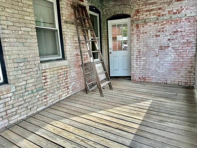 Building Photo - 10 Strathmore Rd