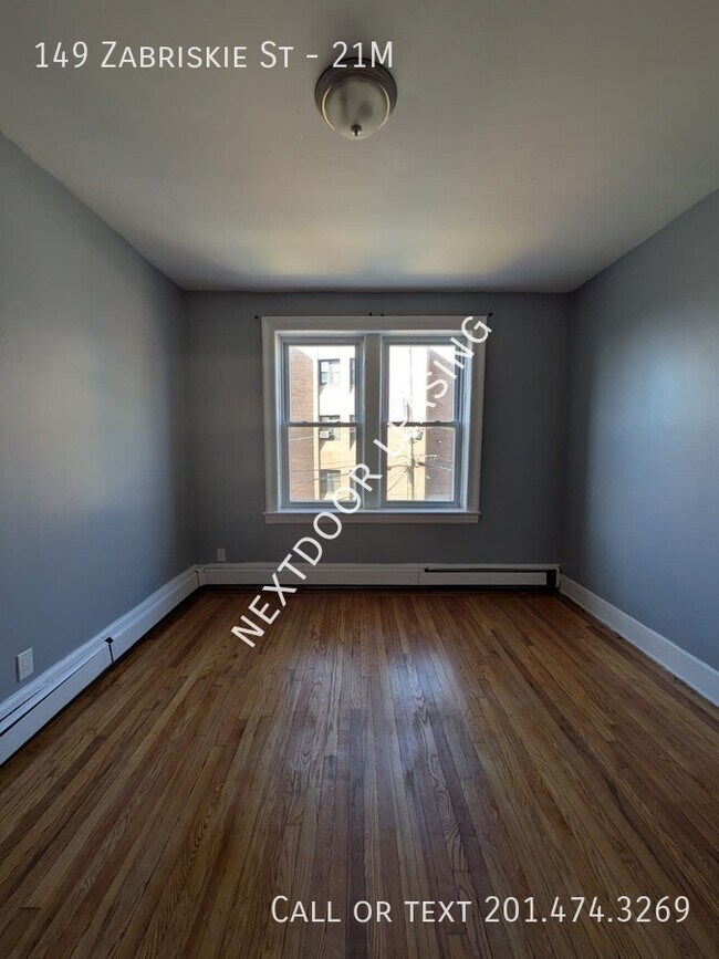 Building Photo - 149 Zabriskie St