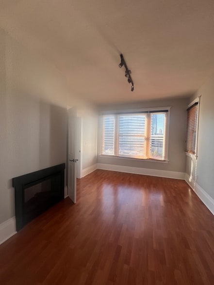 Building Photo - 312 E Olive Pl