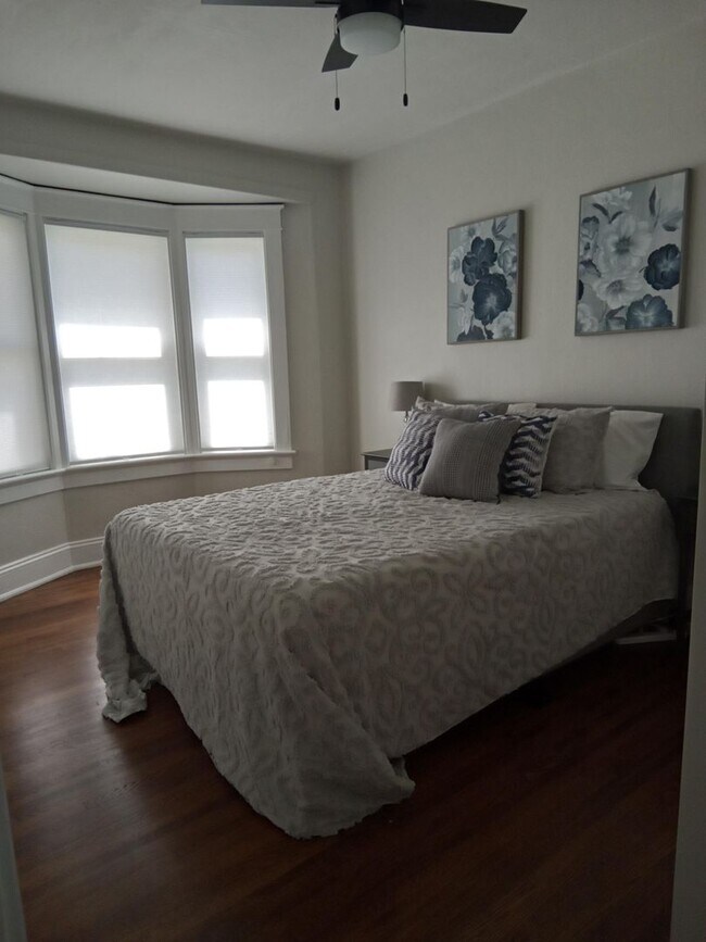 Building Photo - Fully Furnished Home Just Minutes From LU