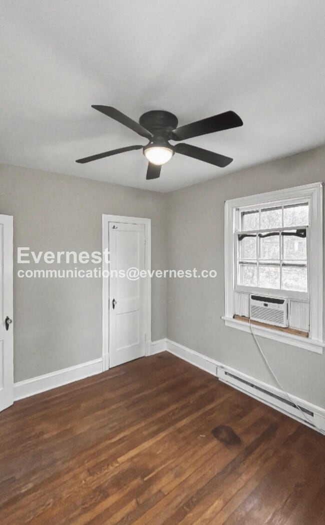 Building Photo - 3 Bed, 1 Bath Home with Fenced Yard / Pet-Friendly / Coming Soon!