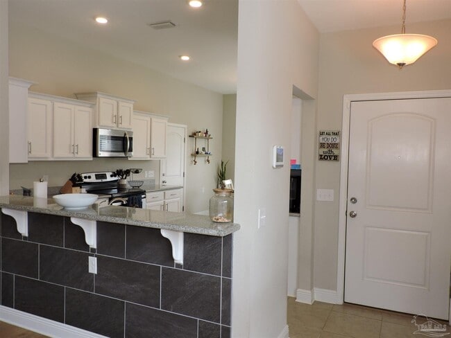 Building Photo - 5643 Vendome Ct