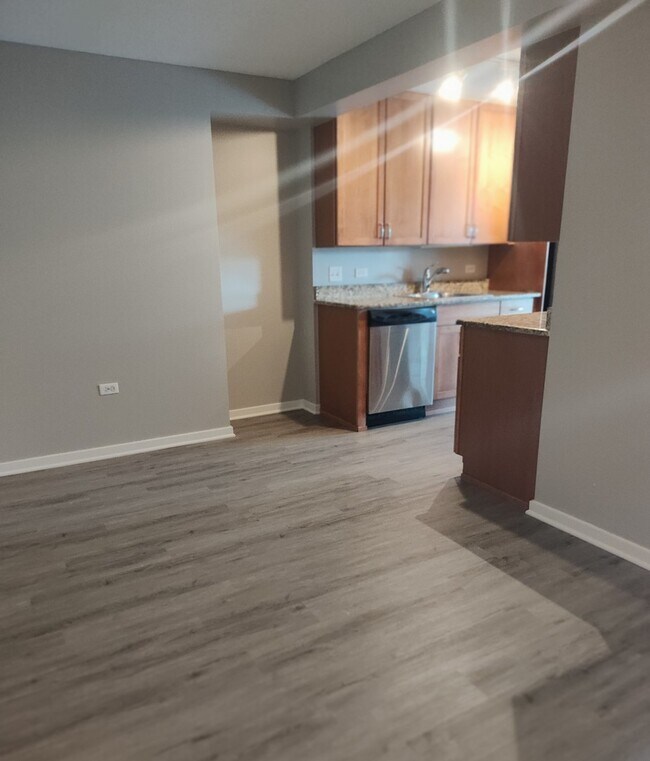Building Photo - 9725 Woods Dr