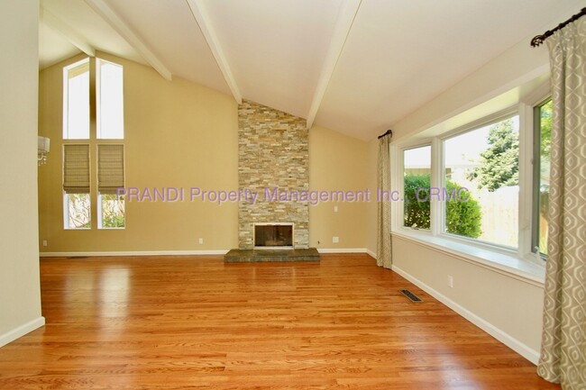 Building Photo - "Charming 4-Bedroom Oasis in San Rafael wi...