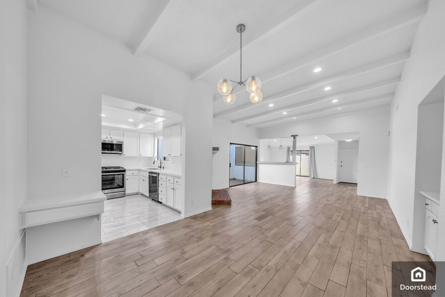 Building Photo - 7239 Balboa Blvd