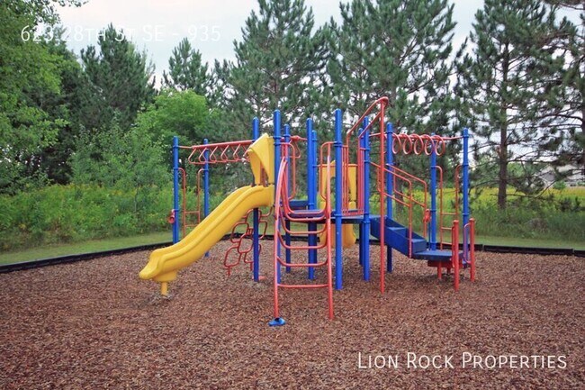 Building Photo - 623 28th St SE