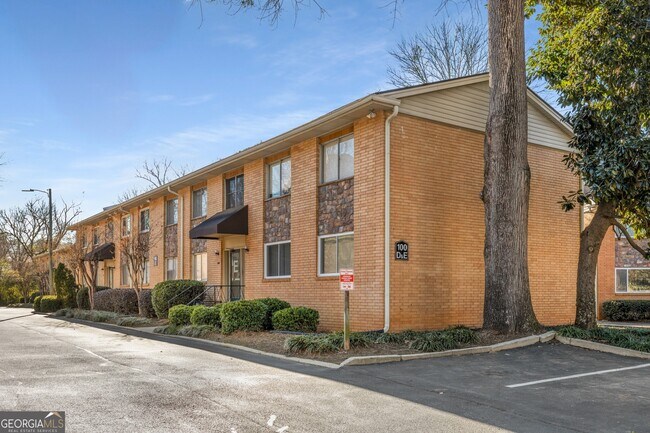 Building Photo - 100 Biscayne Dr NW