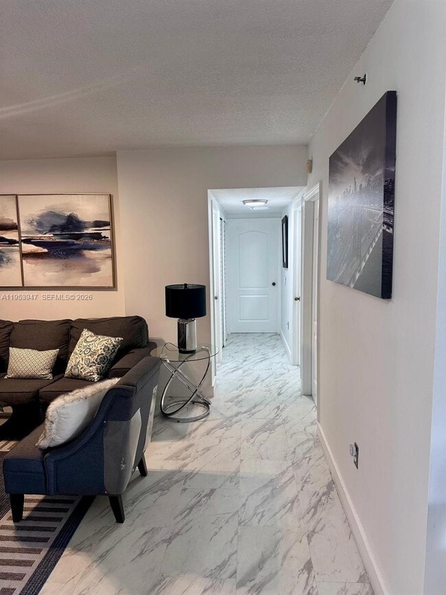 Building Photo - 9340 Fontainebleau Blvd