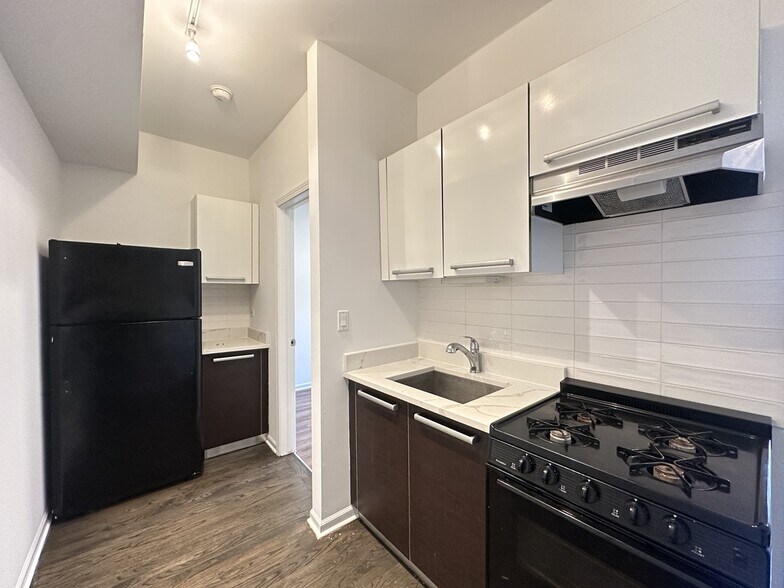 Building Photo - 5054 N Winthrop Ave