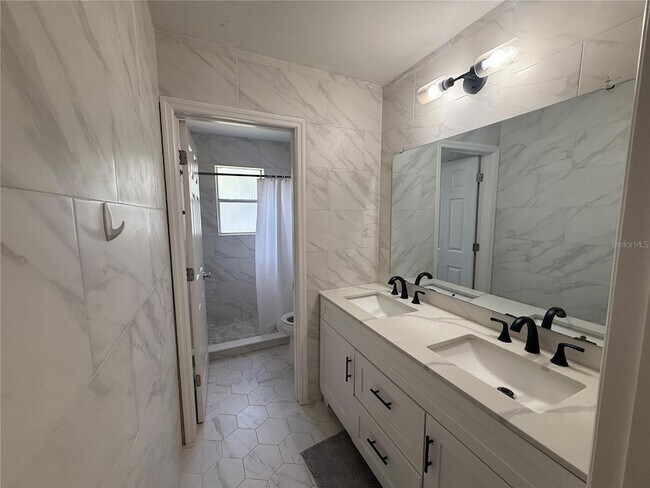 Building Photo - 10497 Sun Villa Blvd