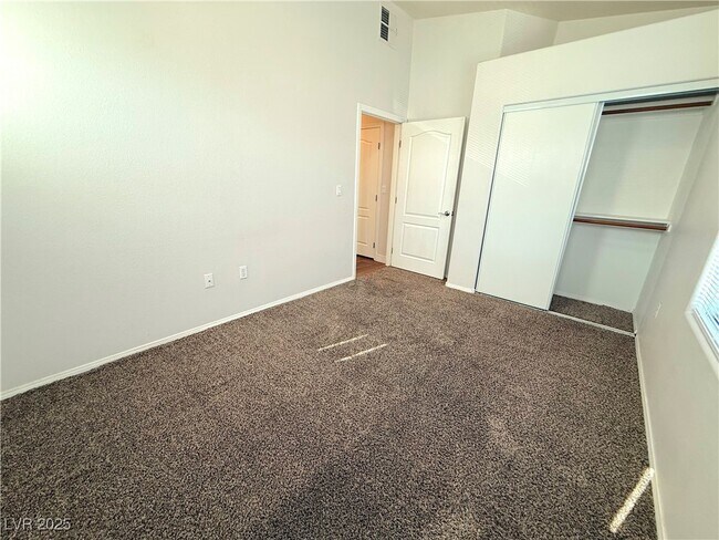 Building Photo - 2305 W Horizon Ridge Pkwy