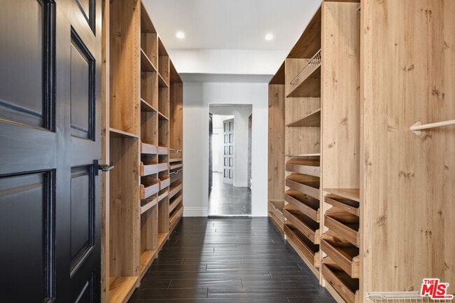 Building Photo - 8908 Appian Way