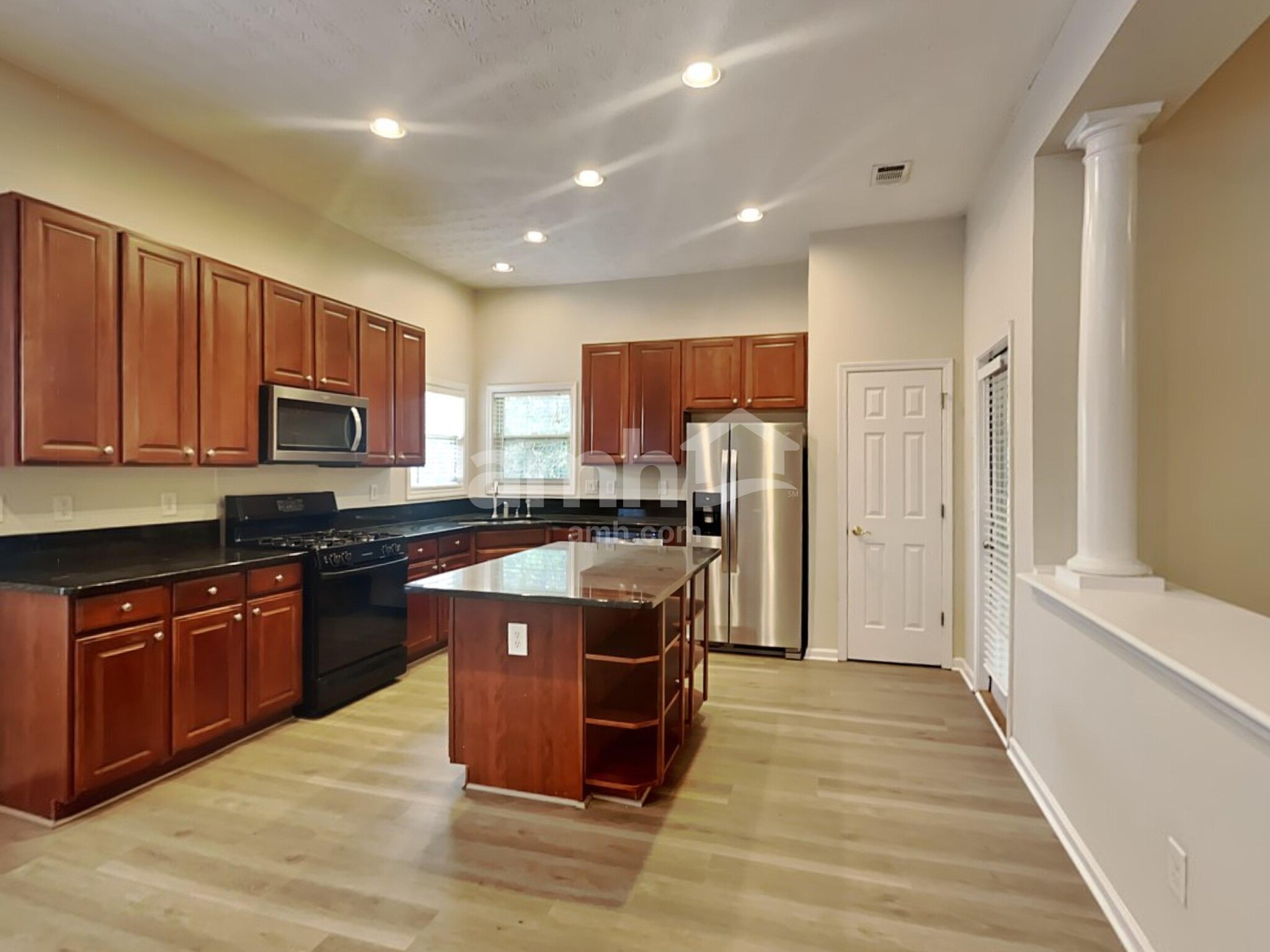Building Photo - 985 Martin Field Dr