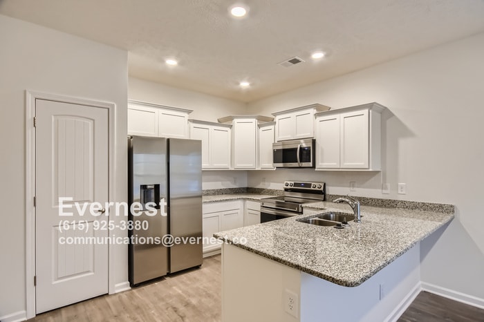 Building Photo - 130 Carver Ln