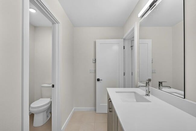 Building Photo - ULTRA-MODERN Townhome w/AC and Views in the Heart of Eastlake!