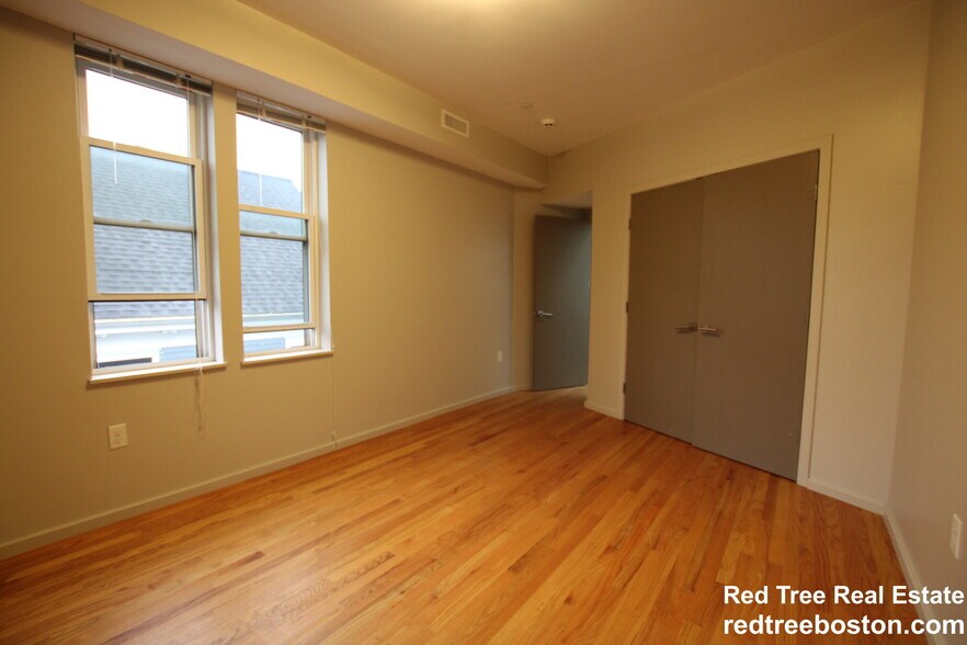 Building Photo - 55 Glenville Ave