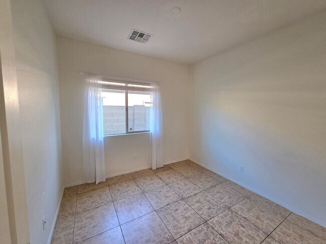 Building Photo - Beautiful 4 Bed/2 Bath in Goodyear!