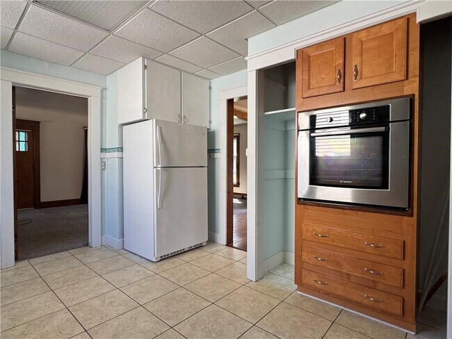 Building Photo - 129 Oakwood Ave