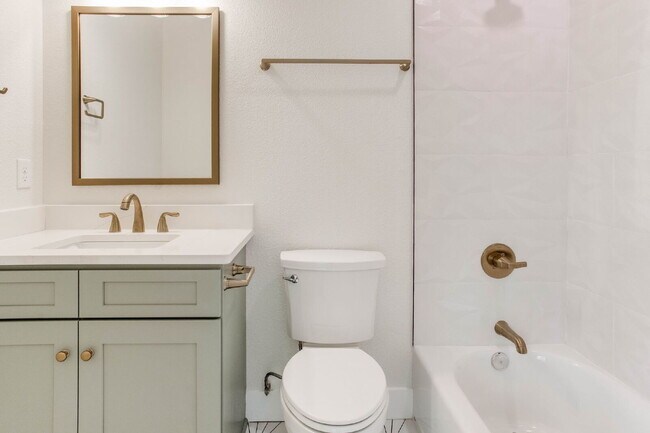 Building Photo - Brand new construction just minutes from downtown Pensacola and a quick trip to the beach. Ready ...