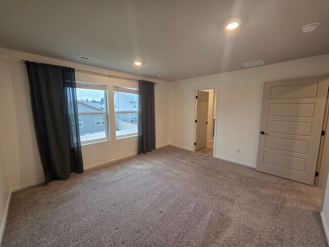 Building Photo - Beautiful Updated Home