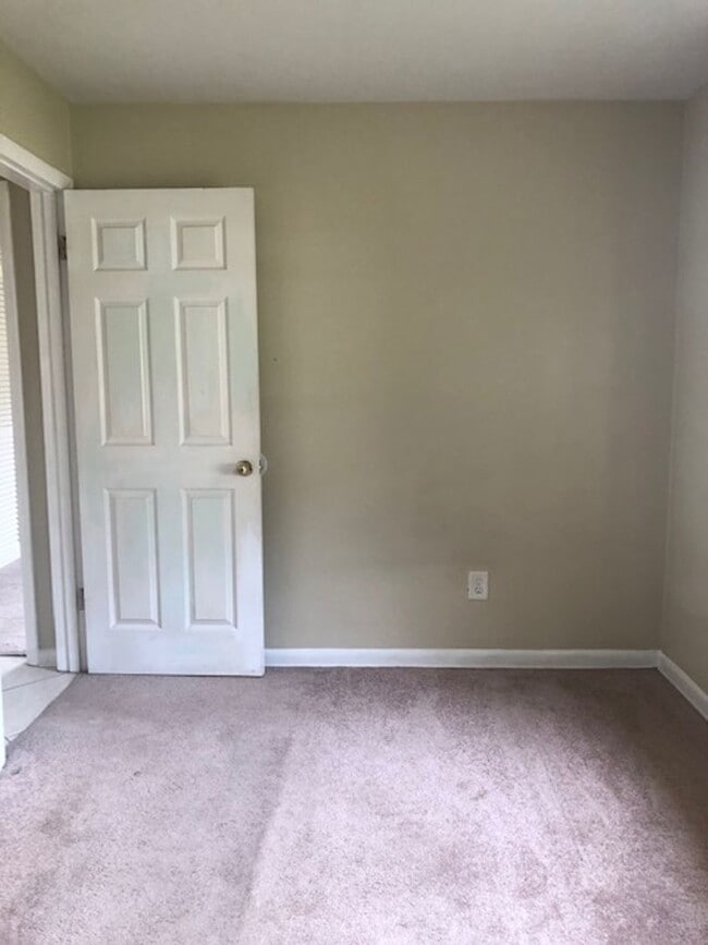 Building Photo - 3 Bed 2 Bath Home | Pet Friendly | Washer ...