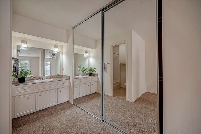 Building Photo - 10607 Silkwood Dr