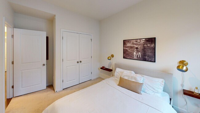 Building Photo - Beautiful Rooftop Terrace Townhome w/ gara...