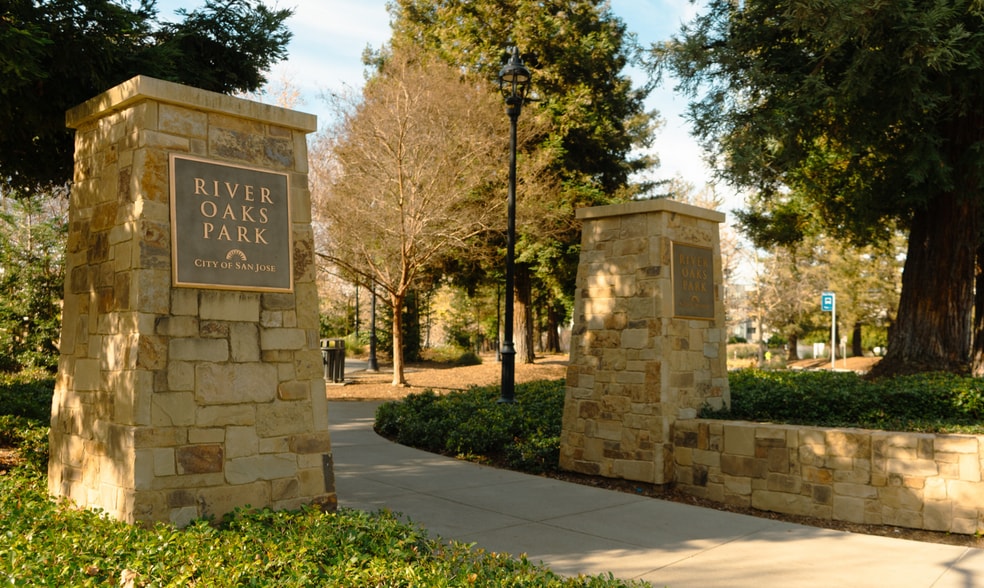 Building Photo - 430 Galleria Dr