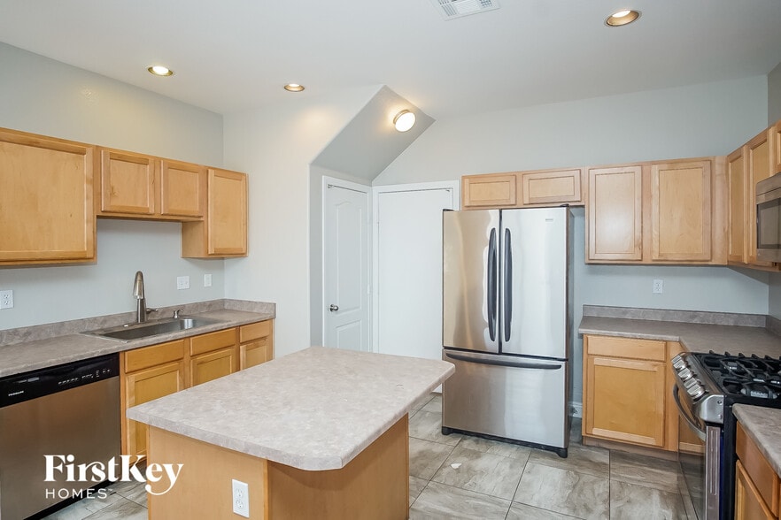 Building Photo - 667 Baffin Island Rd