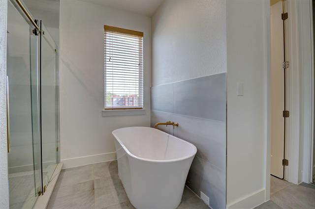 Building Photo - 183 S Prairie Ave