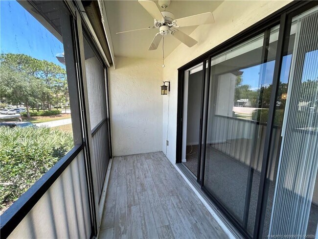 Building Photo - 2114 SW Silver Pine Way