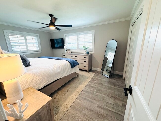 Building Photo - 13926 Sunset Dr