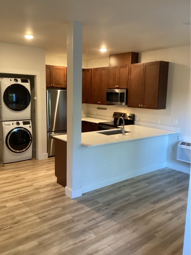 Building Photo - 2950 SW Coho St